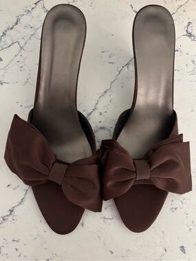 Brown bow heels